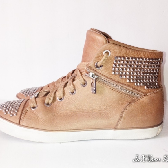 Michael Kors studded sneaker.   Size 6 - Picture 4 of 10